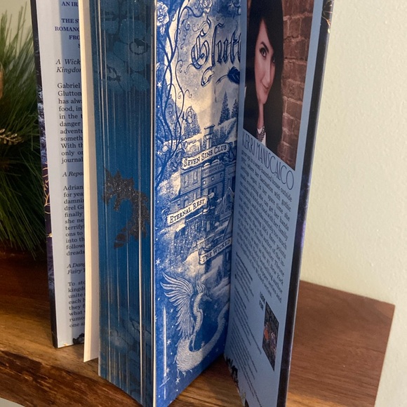 Throne of Secrets - First Edition- custom sprayed edges - Picture 7 of 7